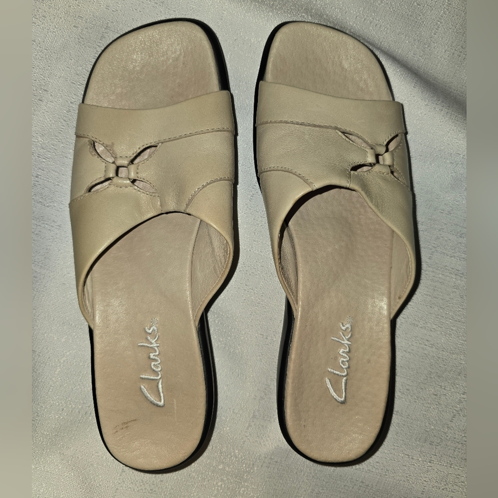 Clarks Cream Photon Slide Sandals Women 8.5 8-1/2 Leather Upper